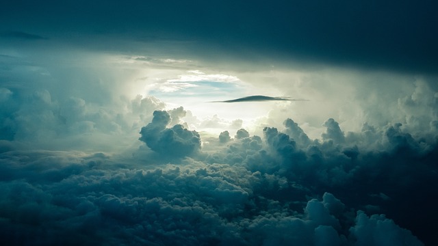 mraky v atmosféře